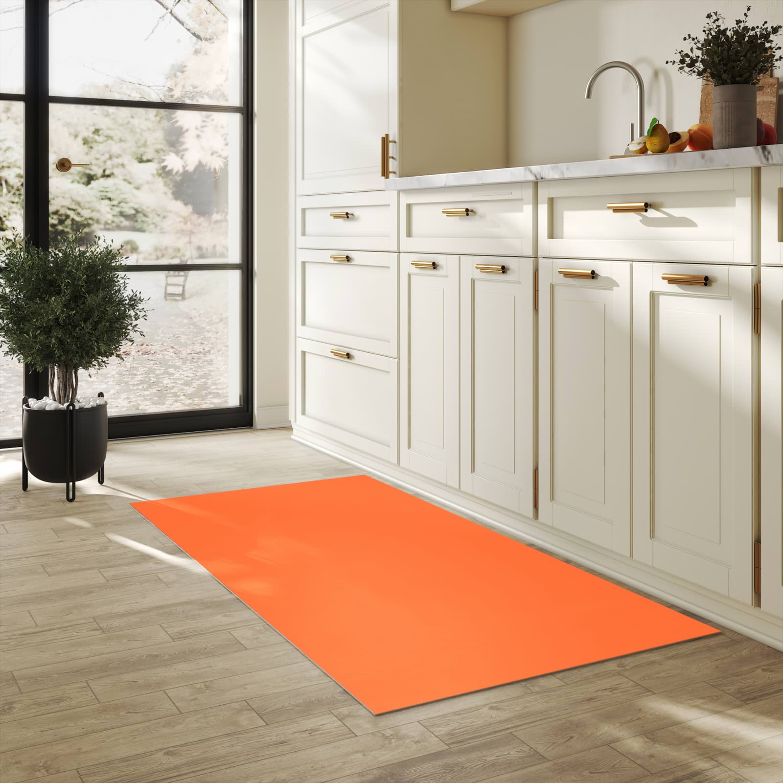 Feuchtigkeitsresistenter Küchenteppich mit Motiv Dunkeloranger Hintergrund I in heller Küche