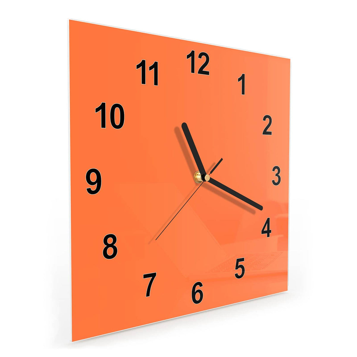 Quadratische Wanduhr aus Glas Korallenorange schräg von der Seite, 4 mm starkes Glas