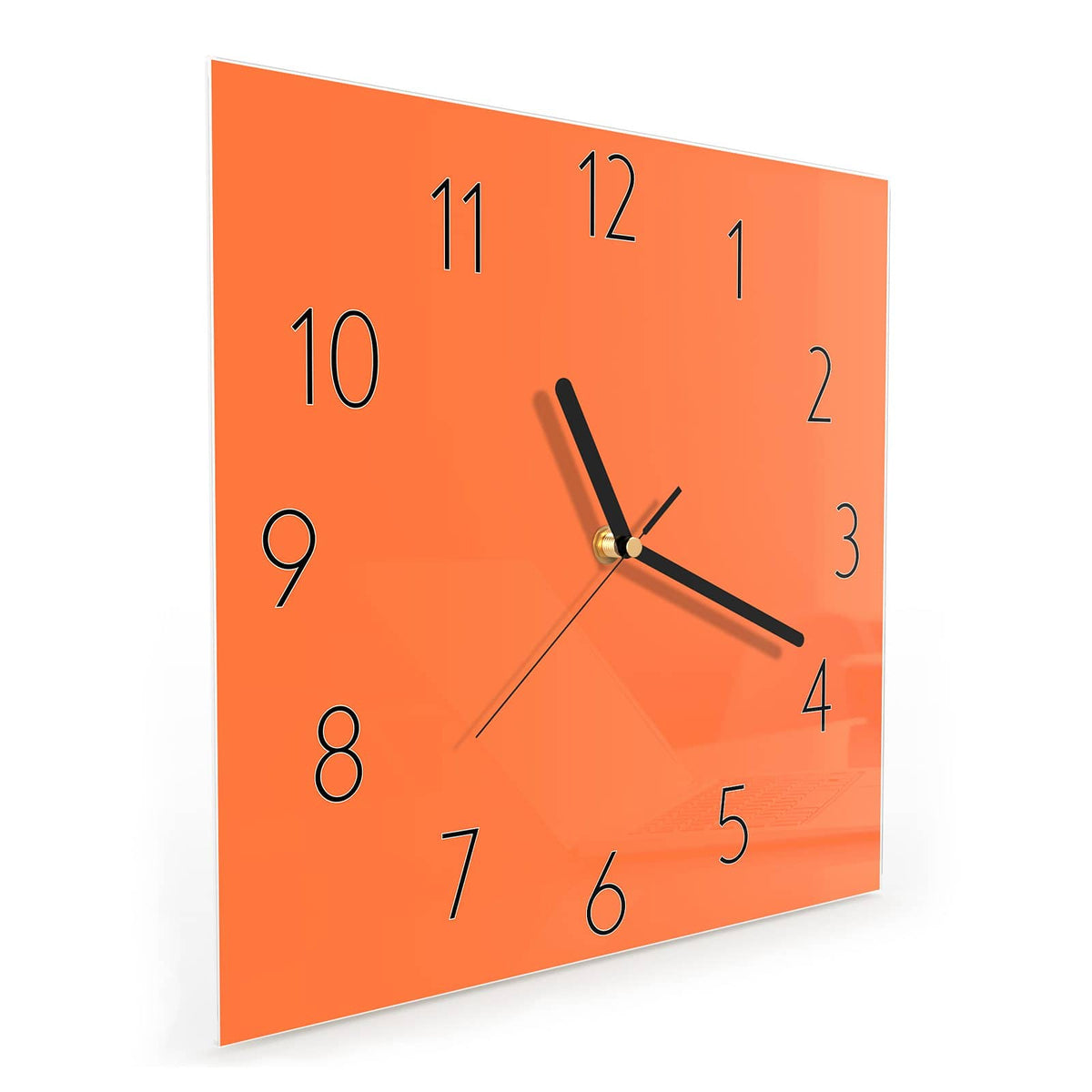 Quadratische Wanduhr aus Glas Korallenorange schräg von der Seite, 4 mm starkes Glas