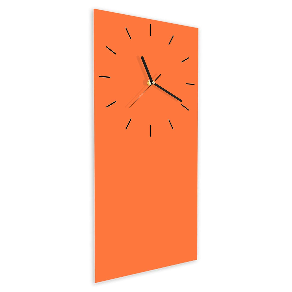 Wanduhr aus Glas im Hochformat Korallenorange schräg von der Seite, 4 mm starkes Glas