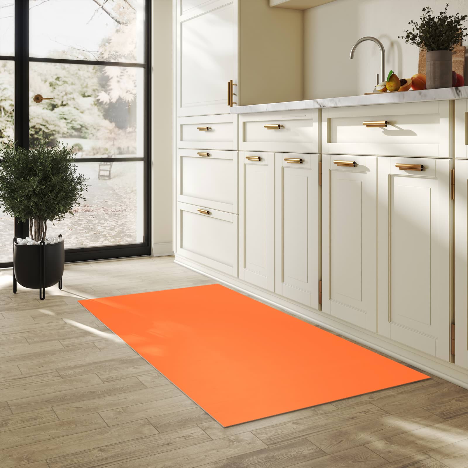 Geruchsneutraler langer Teppich mit Motiv Dunkeloranger Hintergrund II in heller Küche