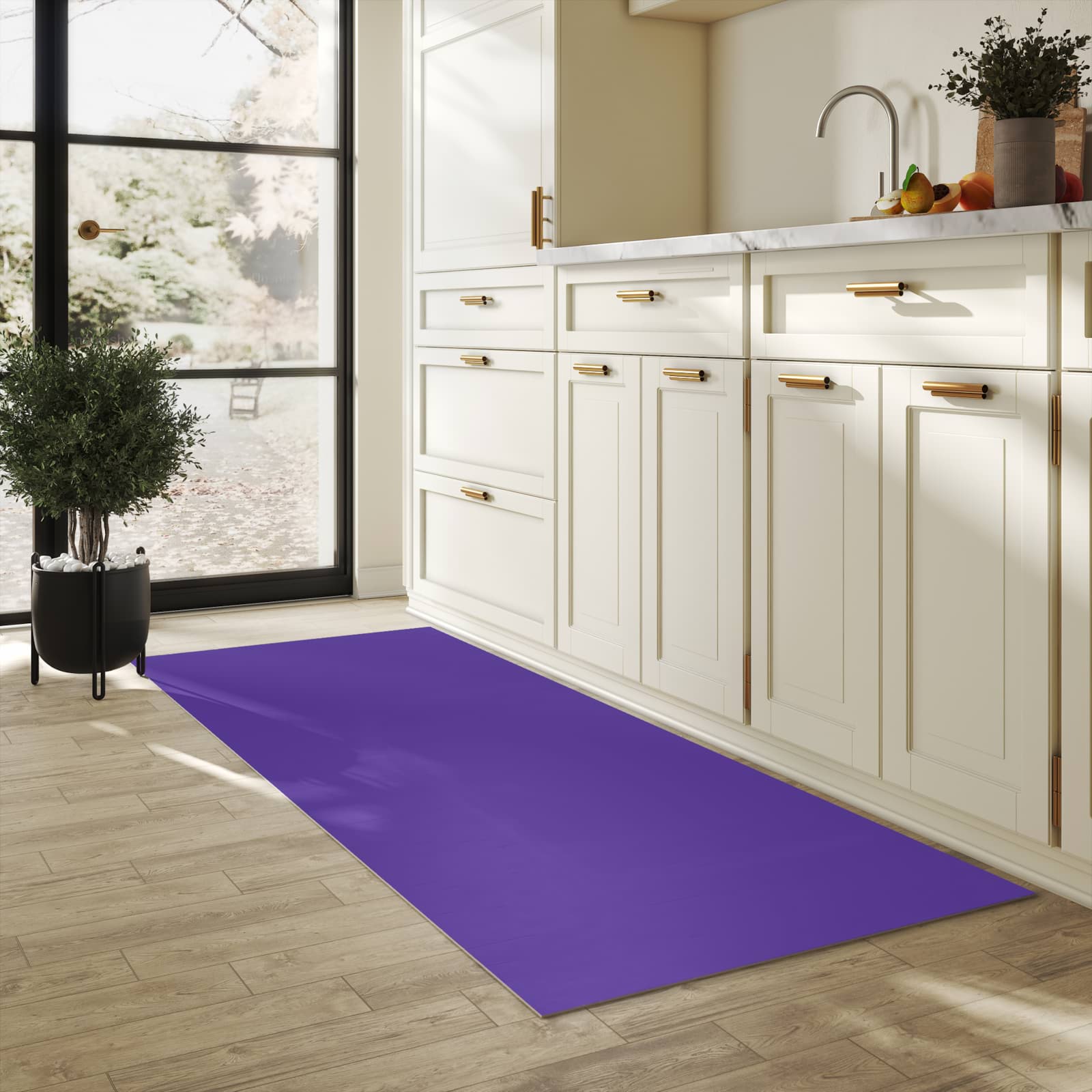 Bodenschonender Küchenteppich mit Motiv Lila Hintergrund I in heller Küche