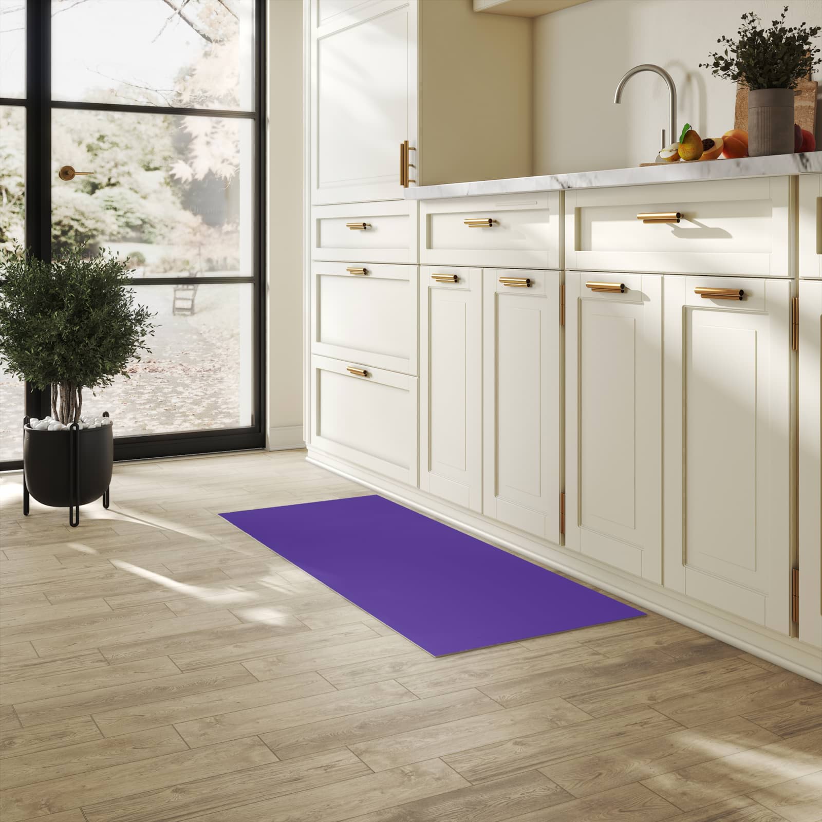 Rutschfester Küchenläufer mit Motiv Lila Hintergrund I in heller Küche zum Waschen