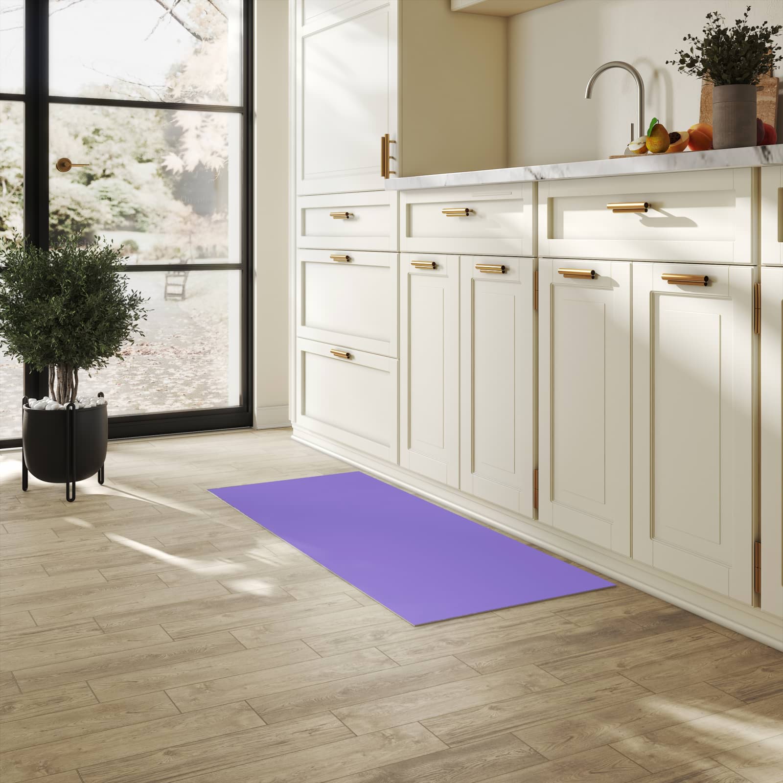 Dünner waschbarer Küchenteppich mit Motiv Violetter Hintergrund I für angenehme Haptik in heller Küche