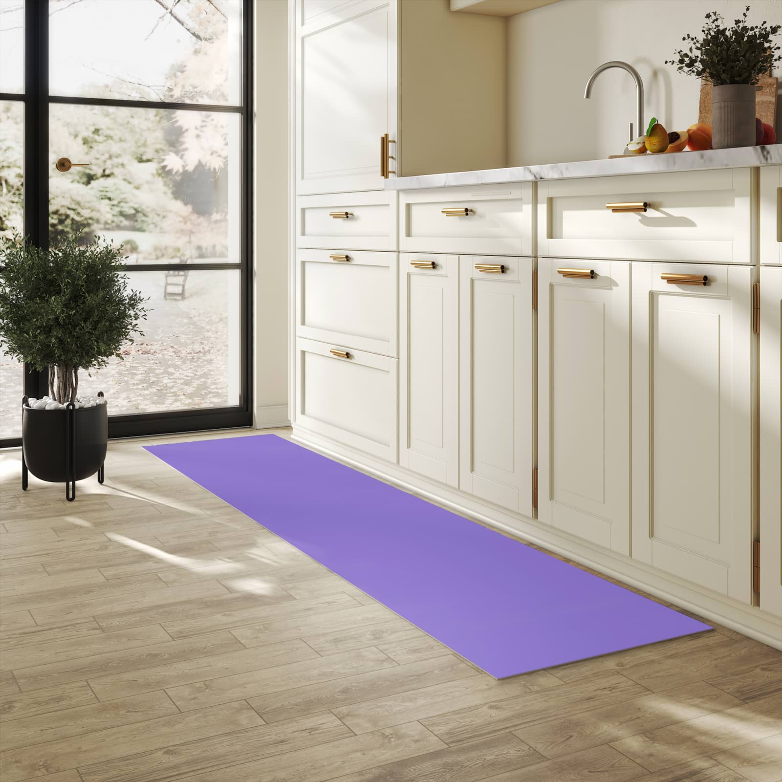 Waschbarer rutschfester Küchenteppich mit Motiv Violetter Hintergrund I in heller Küche