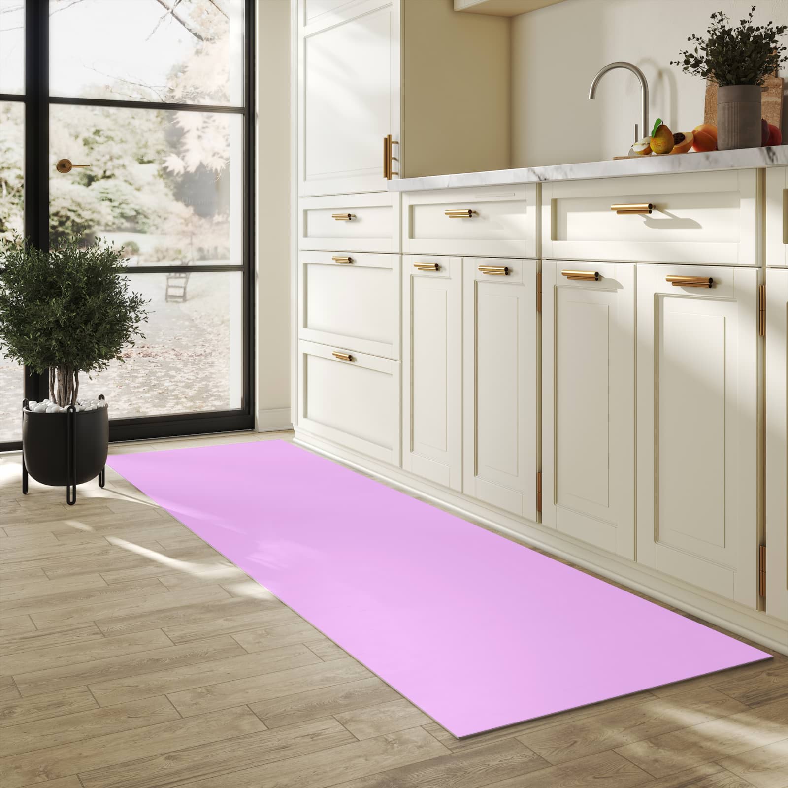 Flacher Küchenläufer mit Motiv Violetter Hintergrund II in heller Küche für lange Teppiche