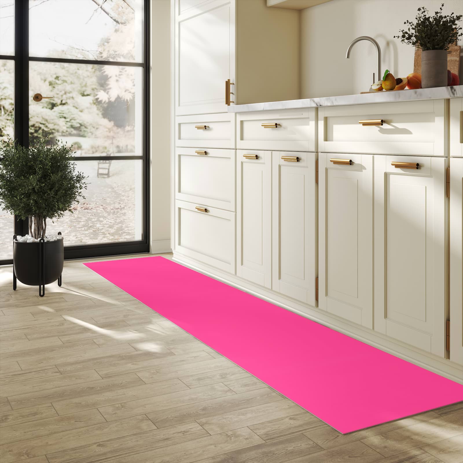 Feuchtigkeitsresistenter Teppich für Küche mit Motiv Pinker Hintergrund in heller Küche