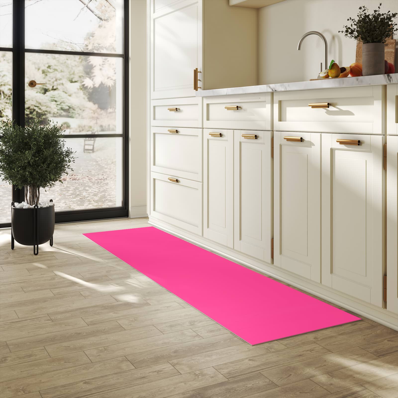 Langlebiger Küchenläufer mit Motiv Pinker Hintergrund in heller Küche