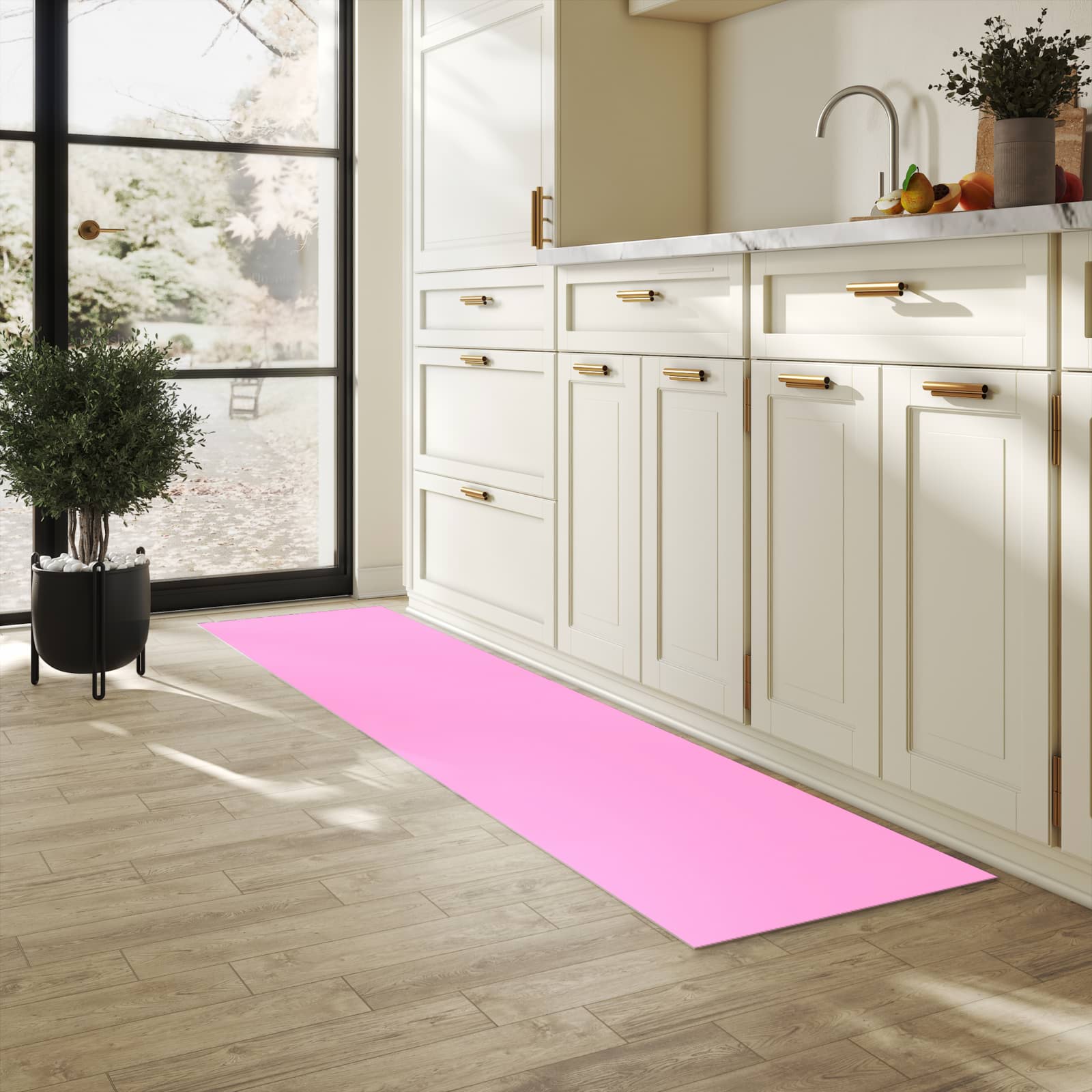 Schmutzabweisender Küchenläufer mit Motiv Rosa Hintergrund in heller Küche