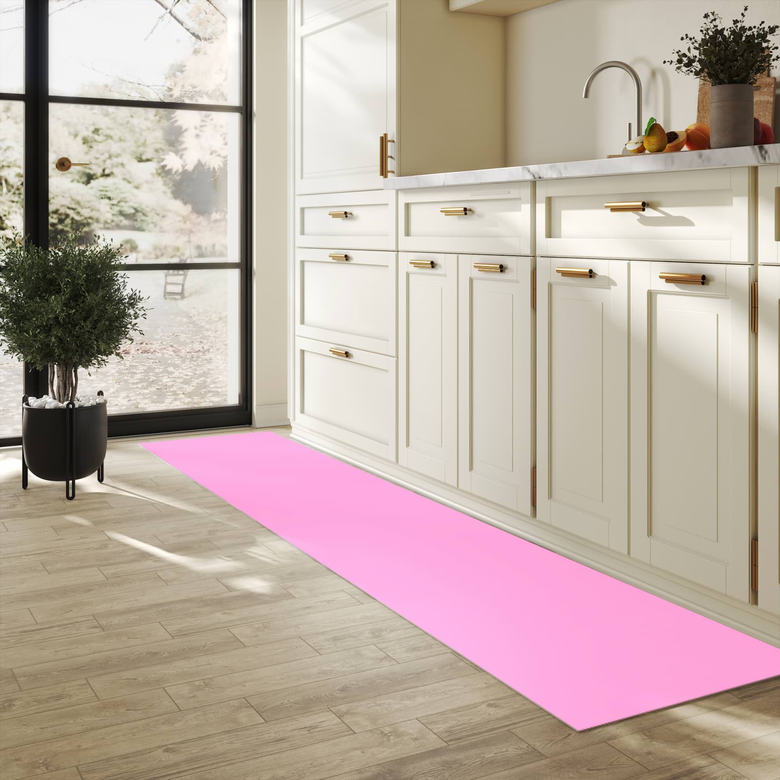 Geruchsneutraler rutschfester Küchenläufer mit Motiv Rosa Hintergrund in heller Küche