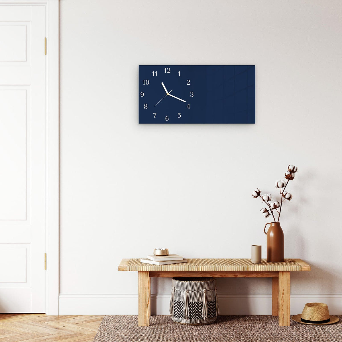 Moderne Wanduhr aus Glas mit Farbtiefe – Wanduhr Marineblauer Hintergrund I aus Glas – Querformat 60 × 30 cm