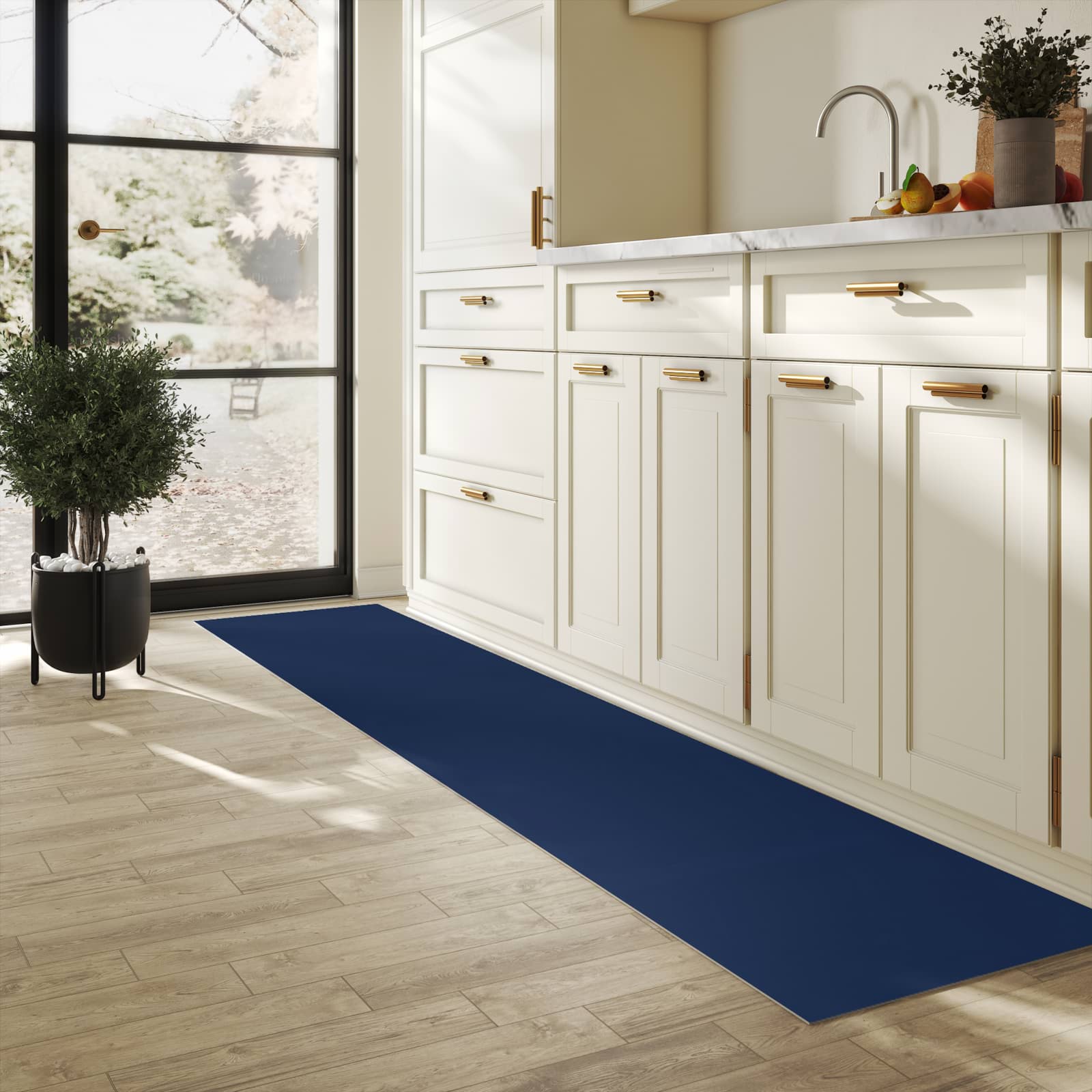 Küchenteppich mit Motiv Marineblauer Hintergrund I für Ordnung & Übersicht in heller Küche