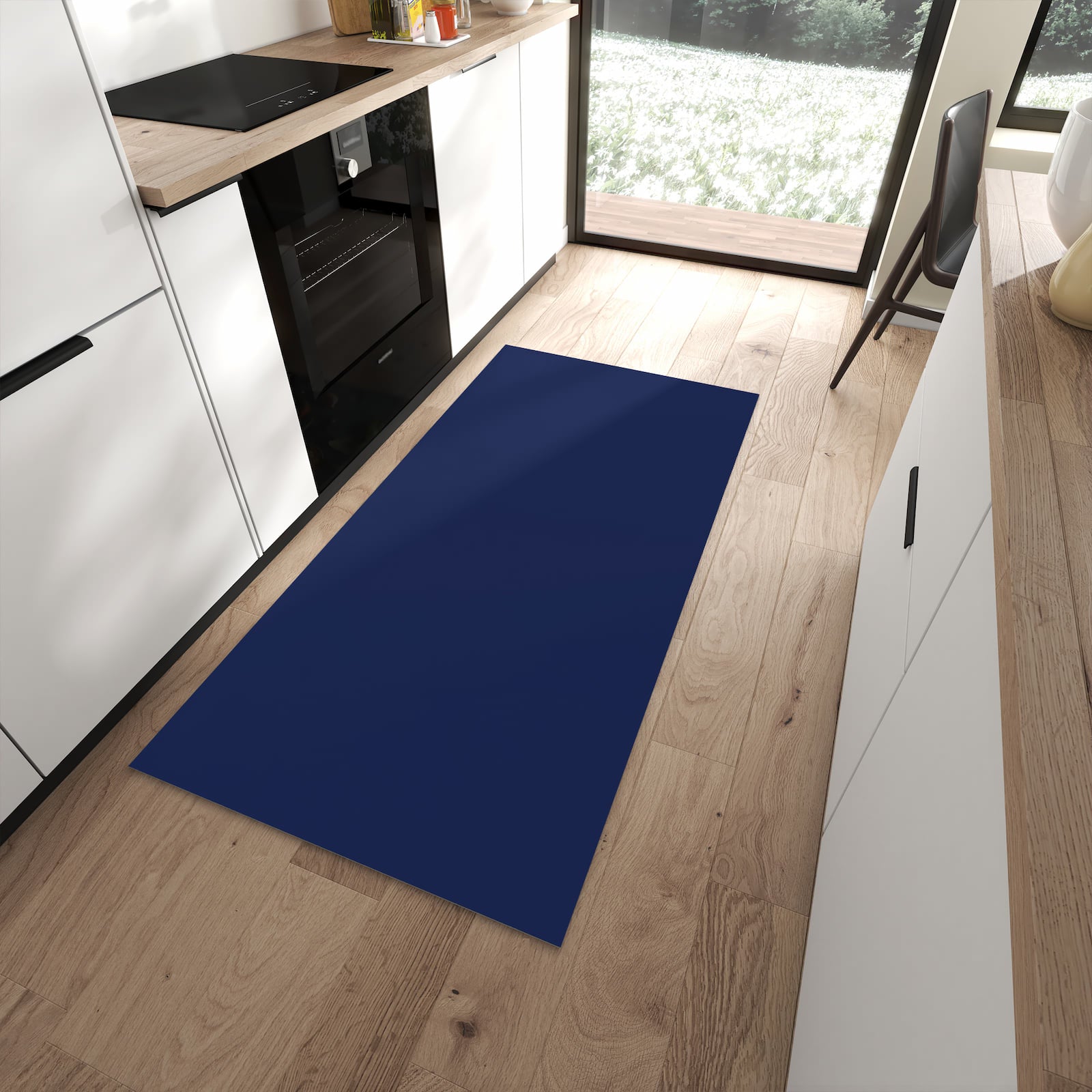Geruchsneutraler rutschfester Küchenteppich mit Motiv Marineblauer Hintergrund II in moderner Küche