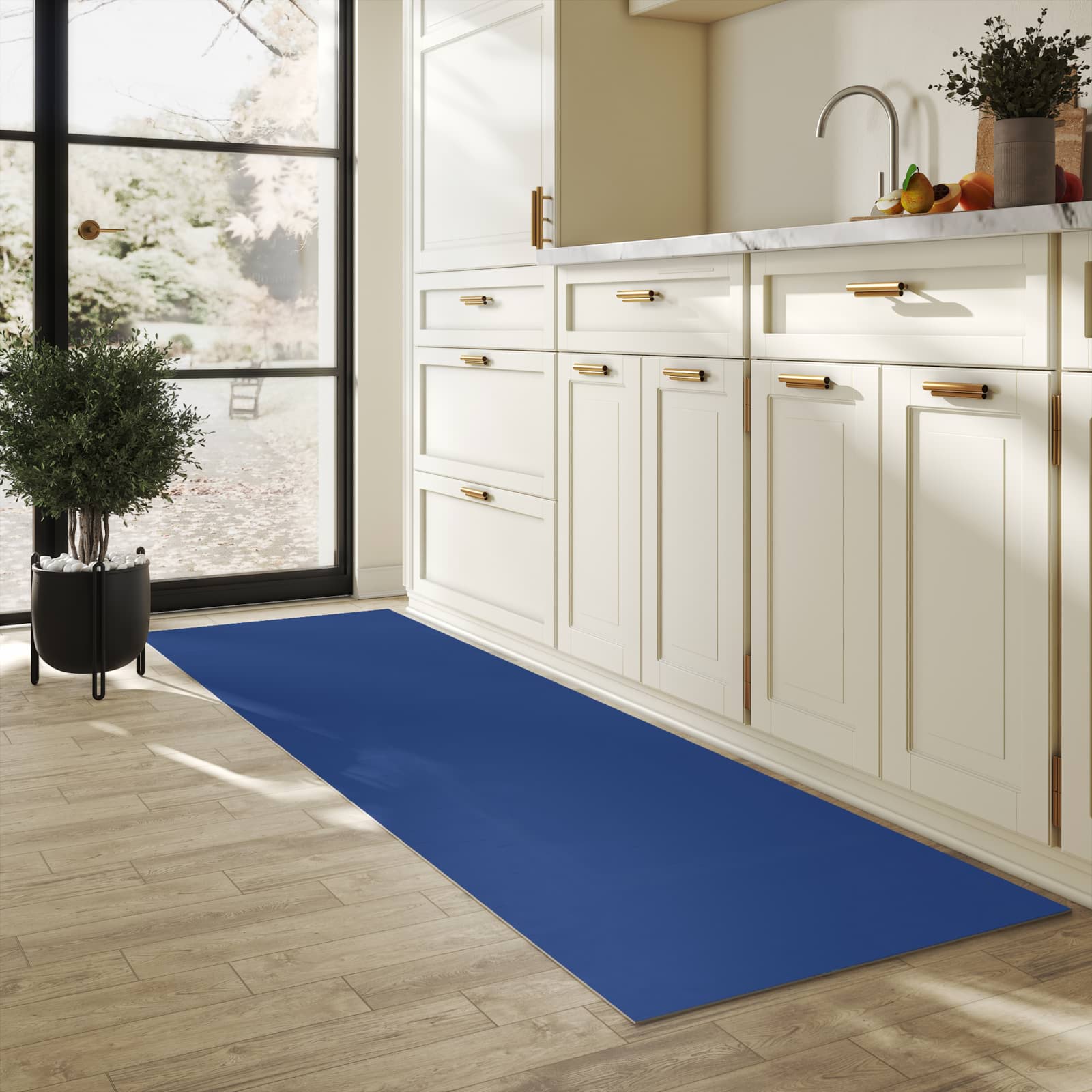 Rutschfester Küchenteppich mit Motiv Marineblauer Hintergrund III in heller Küche