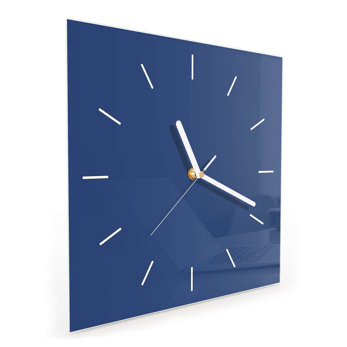 Quadratische Wanduhr aus Glas Jeansblau schräg von der Seite, 4 mm starkes Glas