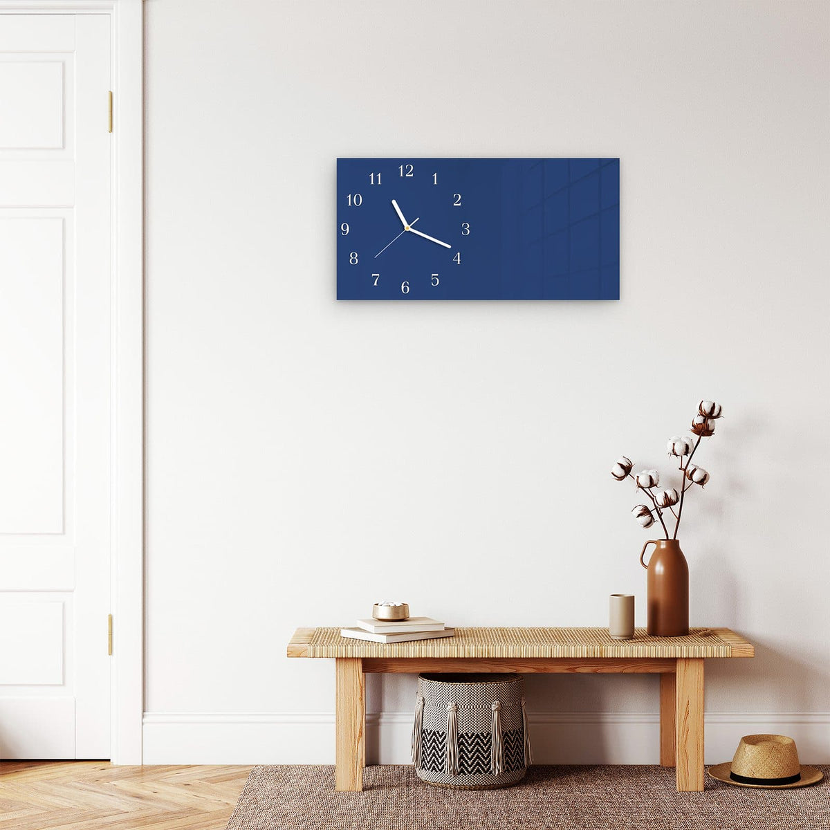 Moderne Wanduhr aus Glas mit Farbtiefe – Wanduhr Marineblauer Hintergrund III aus Glas – Querformat 60 × 30 cm