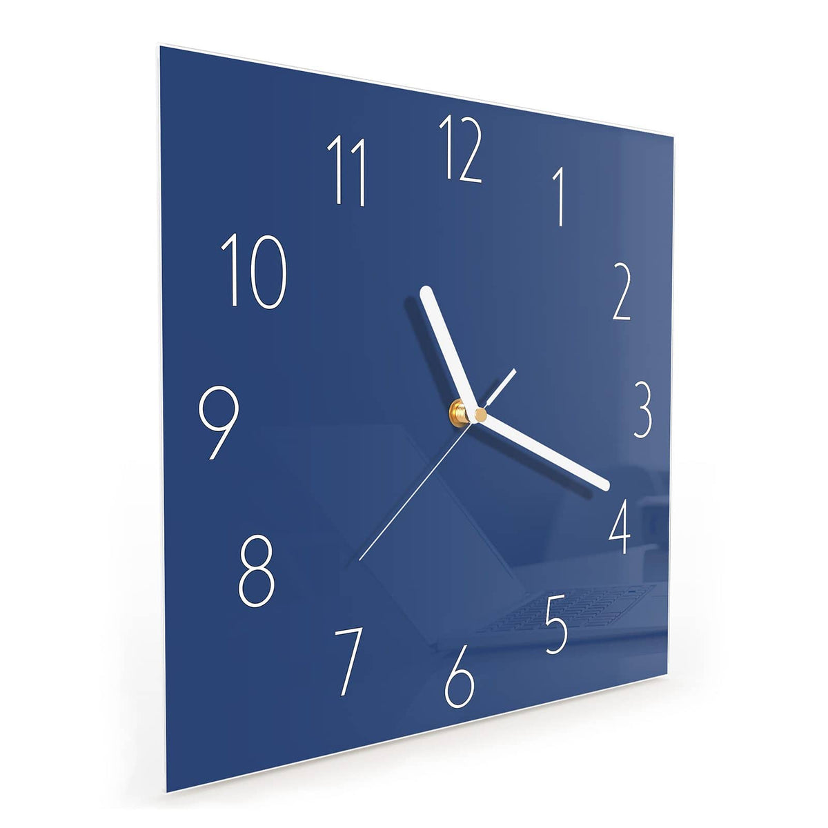 Quadratische Wanduhr aus Glas Jeansblau schräg von der Seite, 4 mm starkes Glas