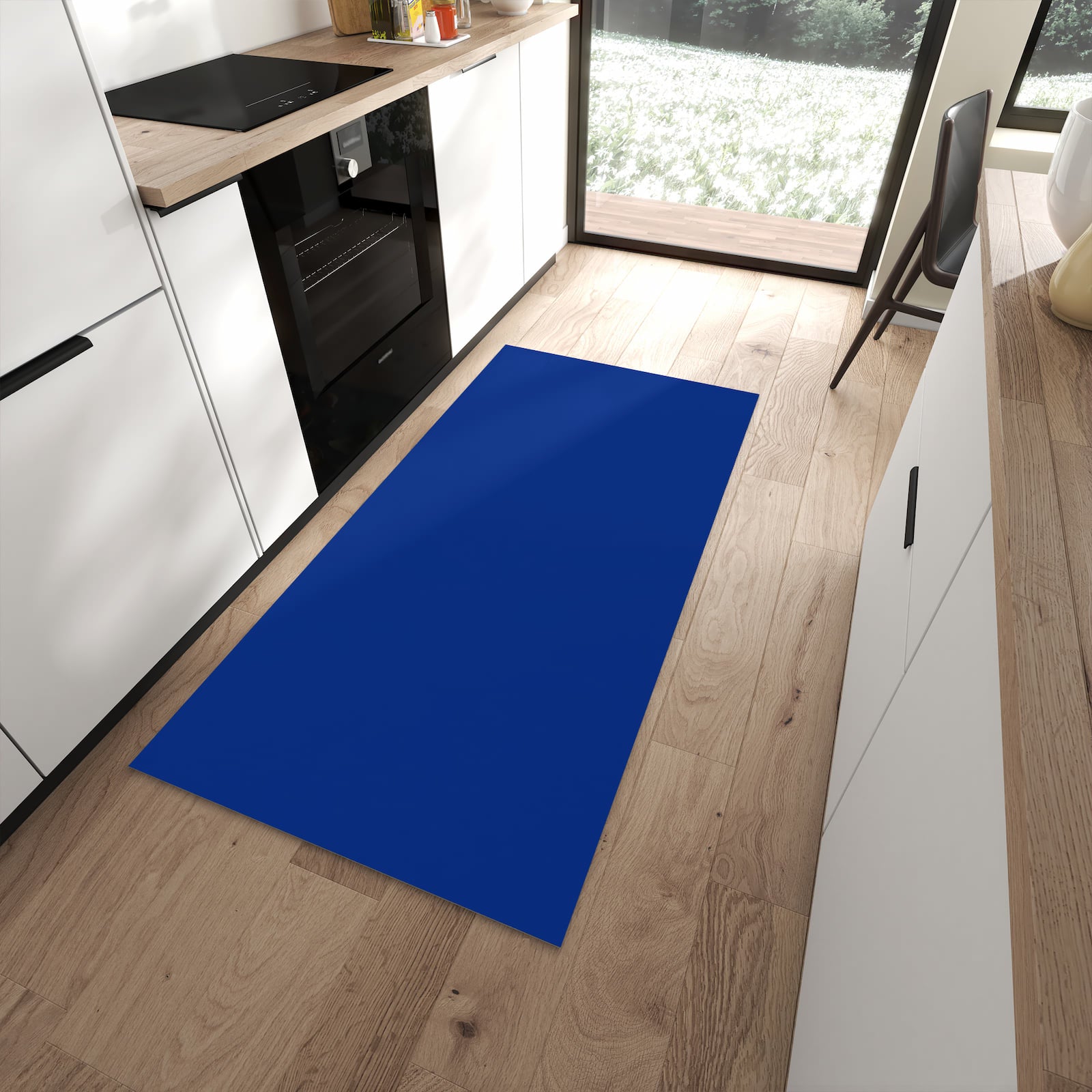 Flacher Küchenteppich mit Motiv Königsblauer Hintergrund I in moderner Küche