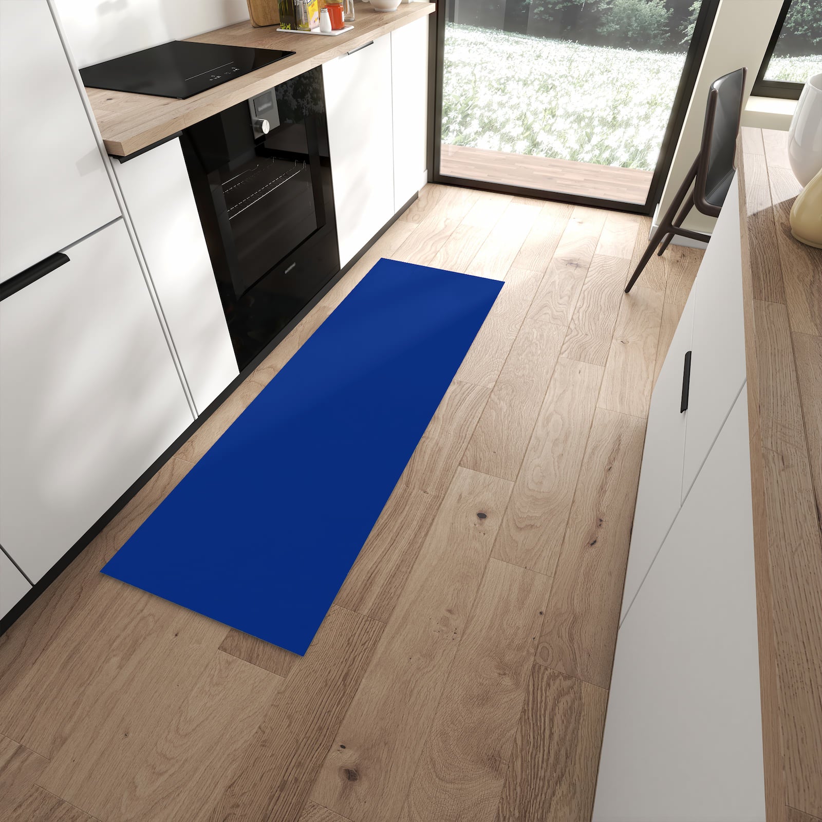 Geräuschdämpfender abwaschbarer Küchenläufer mit Motiv Königsblauer Hintergrund I in moderner Küche