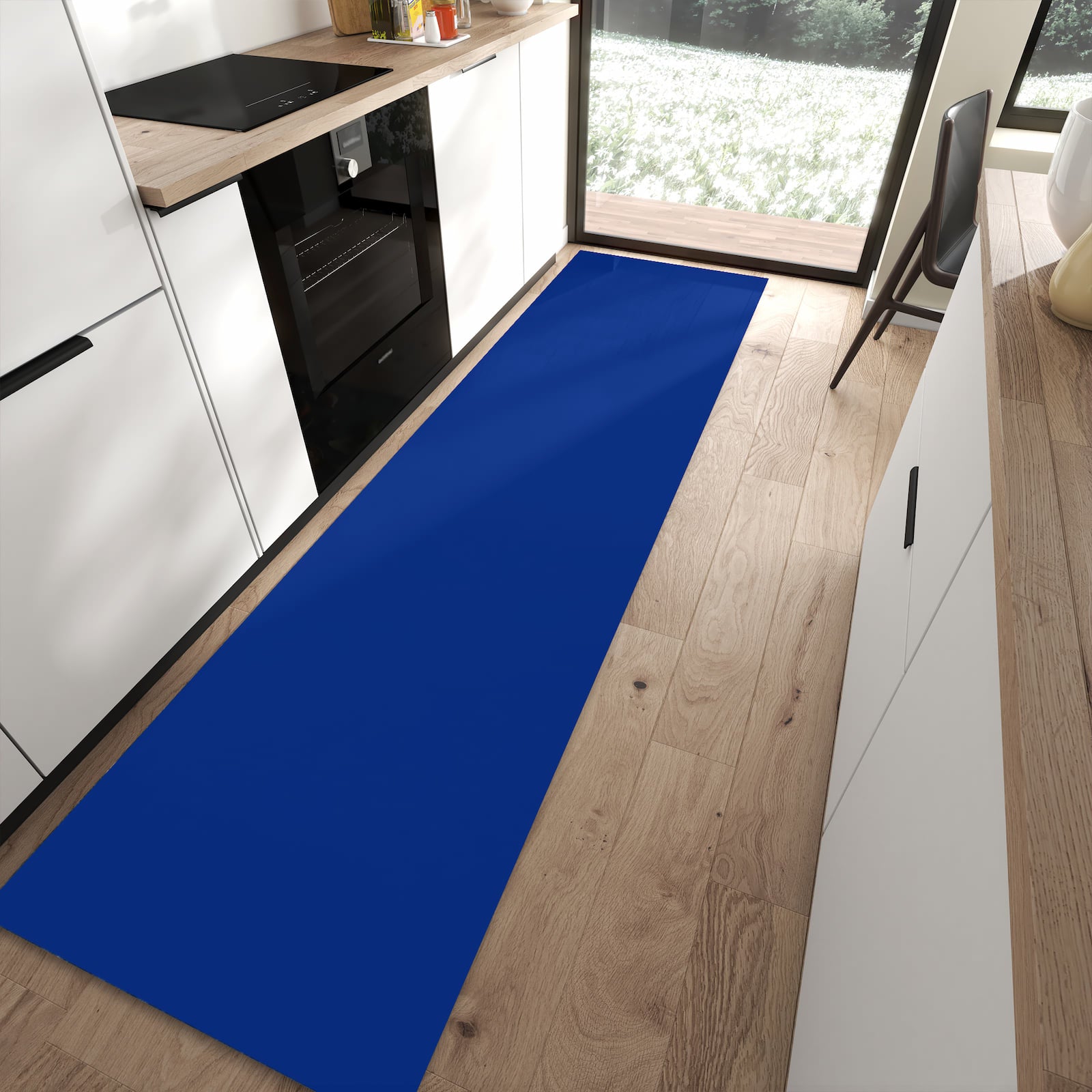 Langlebiger Küchenteppich mit Motiv Königsblauer Hintergrund I in moderner Küche