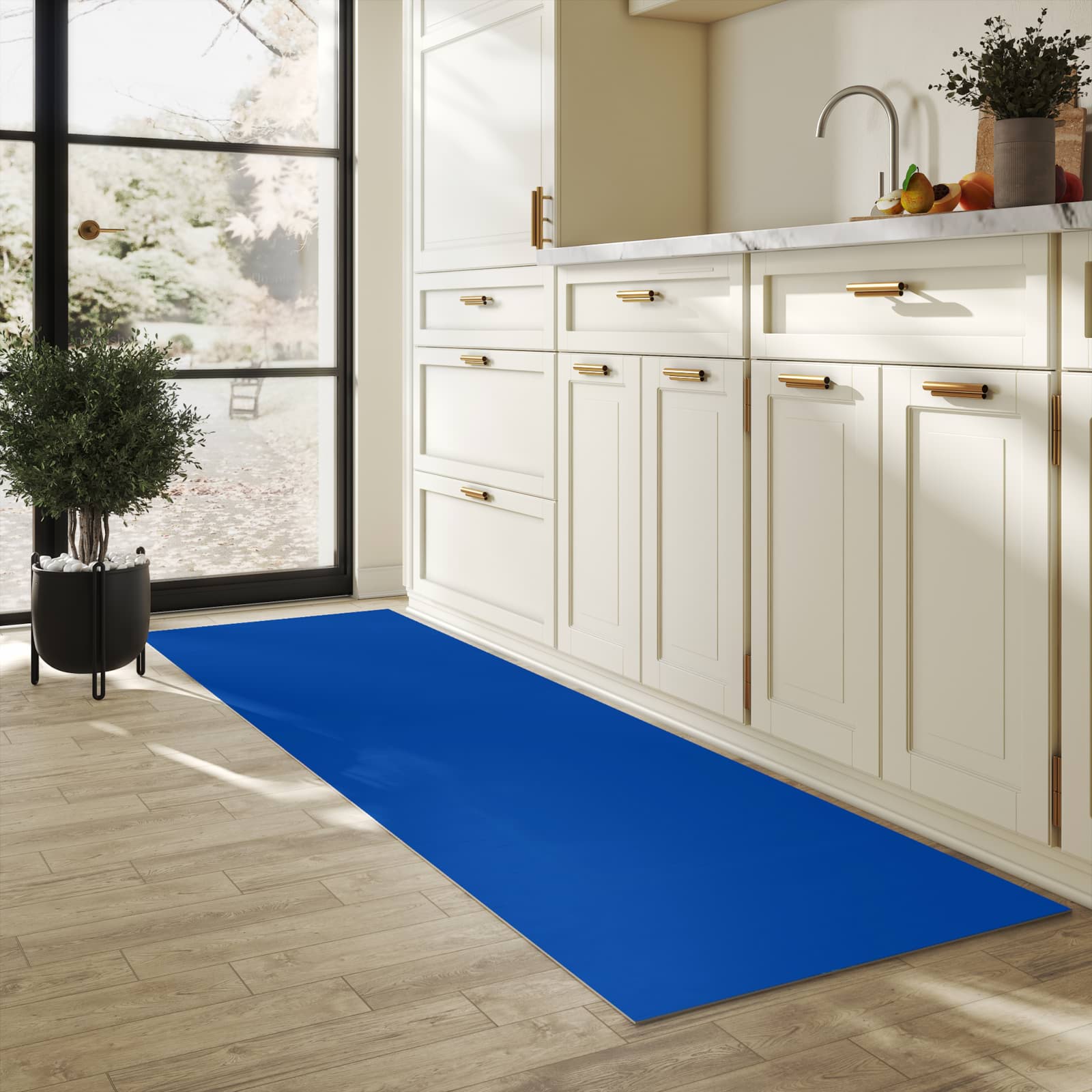 Bodenschonender Läufer für die Küche mit Motiv Dunkelblauer Hintergrund I in heller Küche