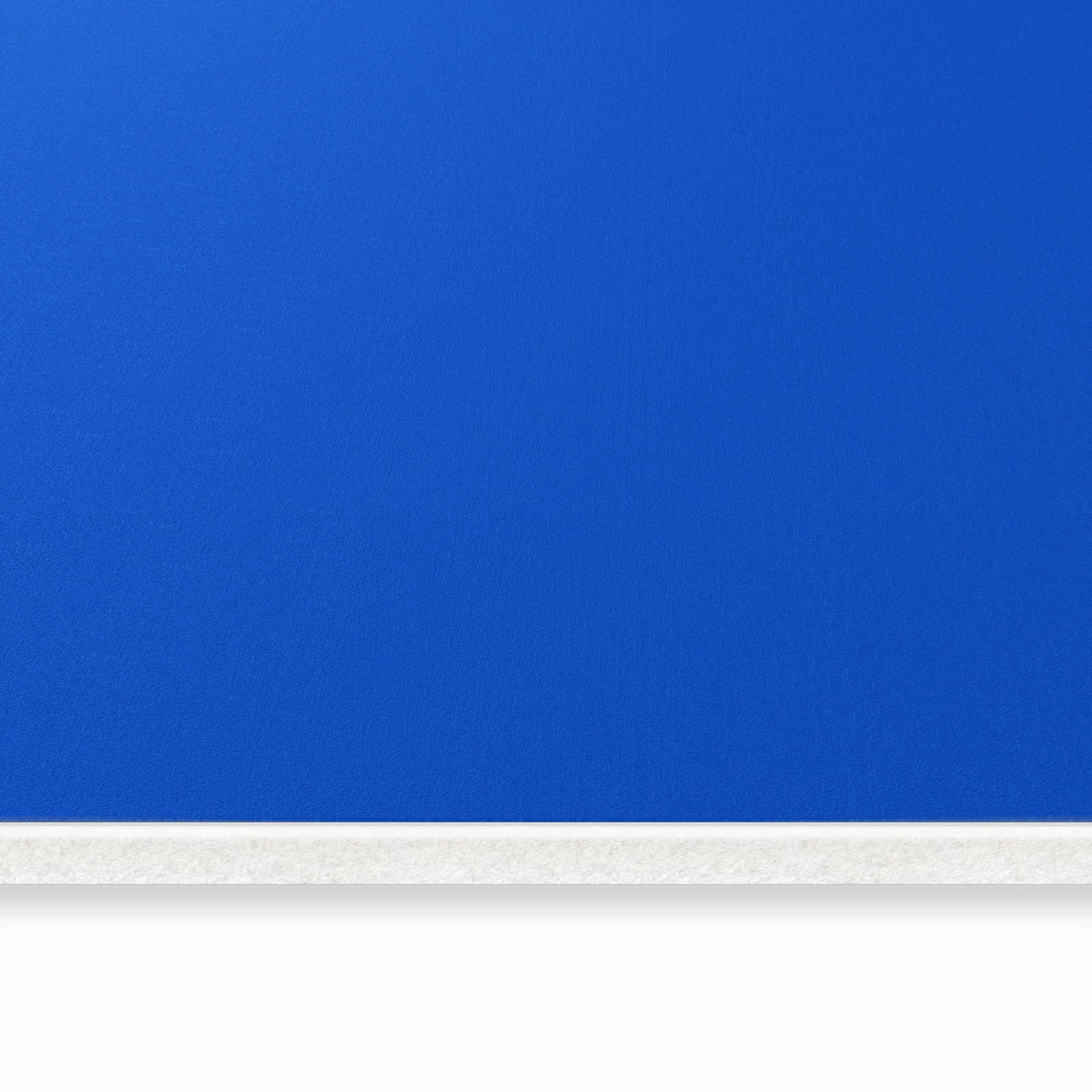 Komfortabler langer Teppich mit Motiv Dunkelblauer Hintergrund II in seitlicher Ansicht