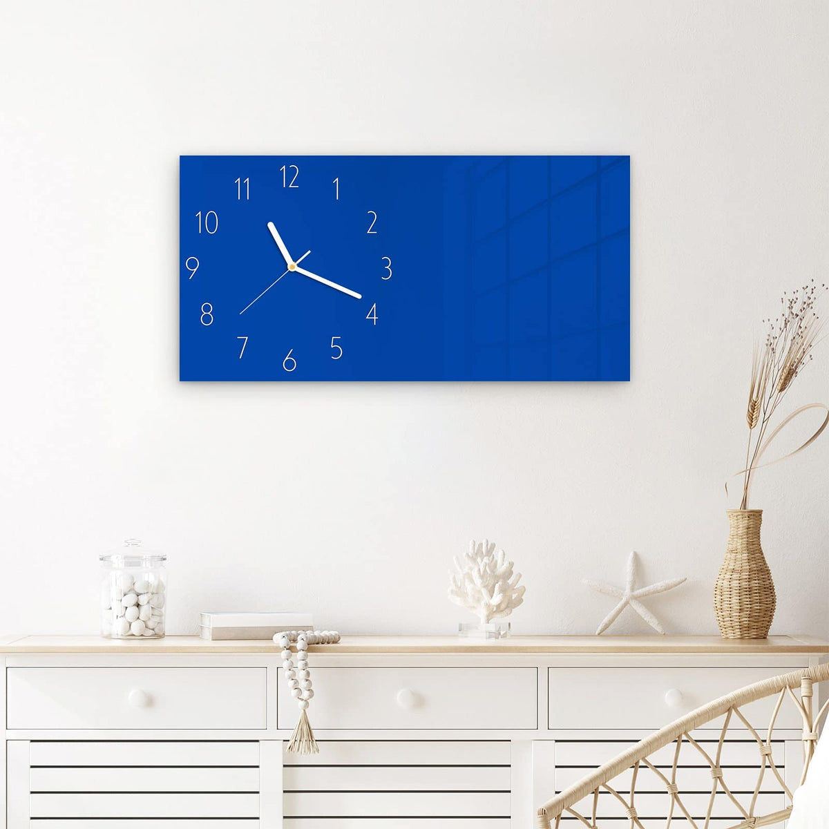 Wanduhr Dunkelblauer Hintergrund II aus Glas – Querformat 60 × 30 cm – Einfarbiges Dunkelblau in reiner Form