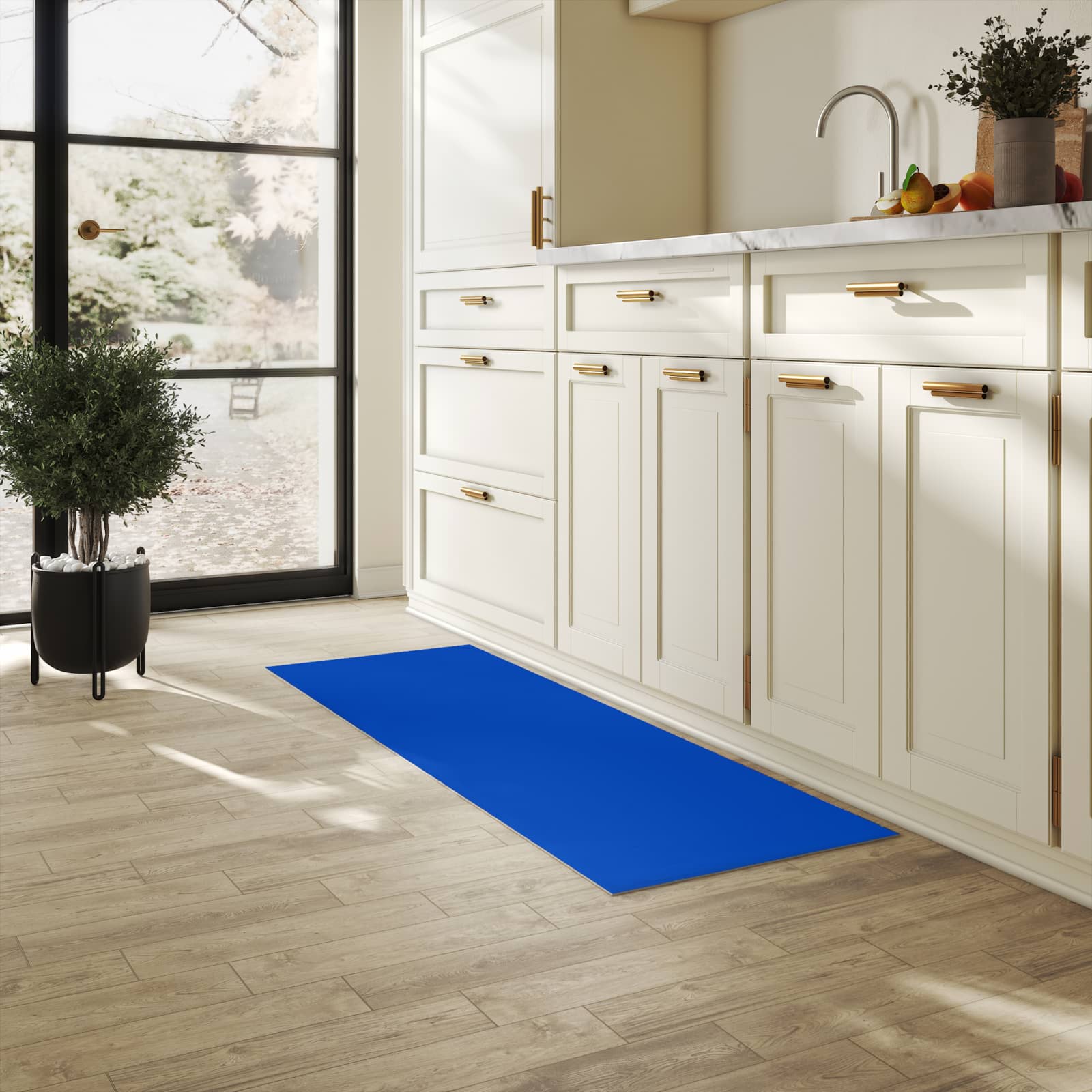 Rutschfester Küchenläufer mit Motiv Dunkelblauer Hintergrund II für Trittkomfort in heller Küche