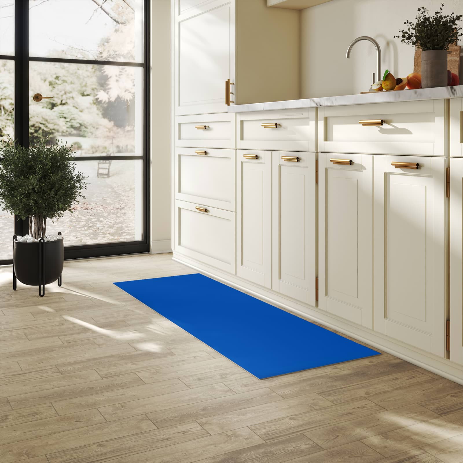 Langlebiger Küchenteppich mit Motiv Dunkelblauer Hintergrund III in heller Küche