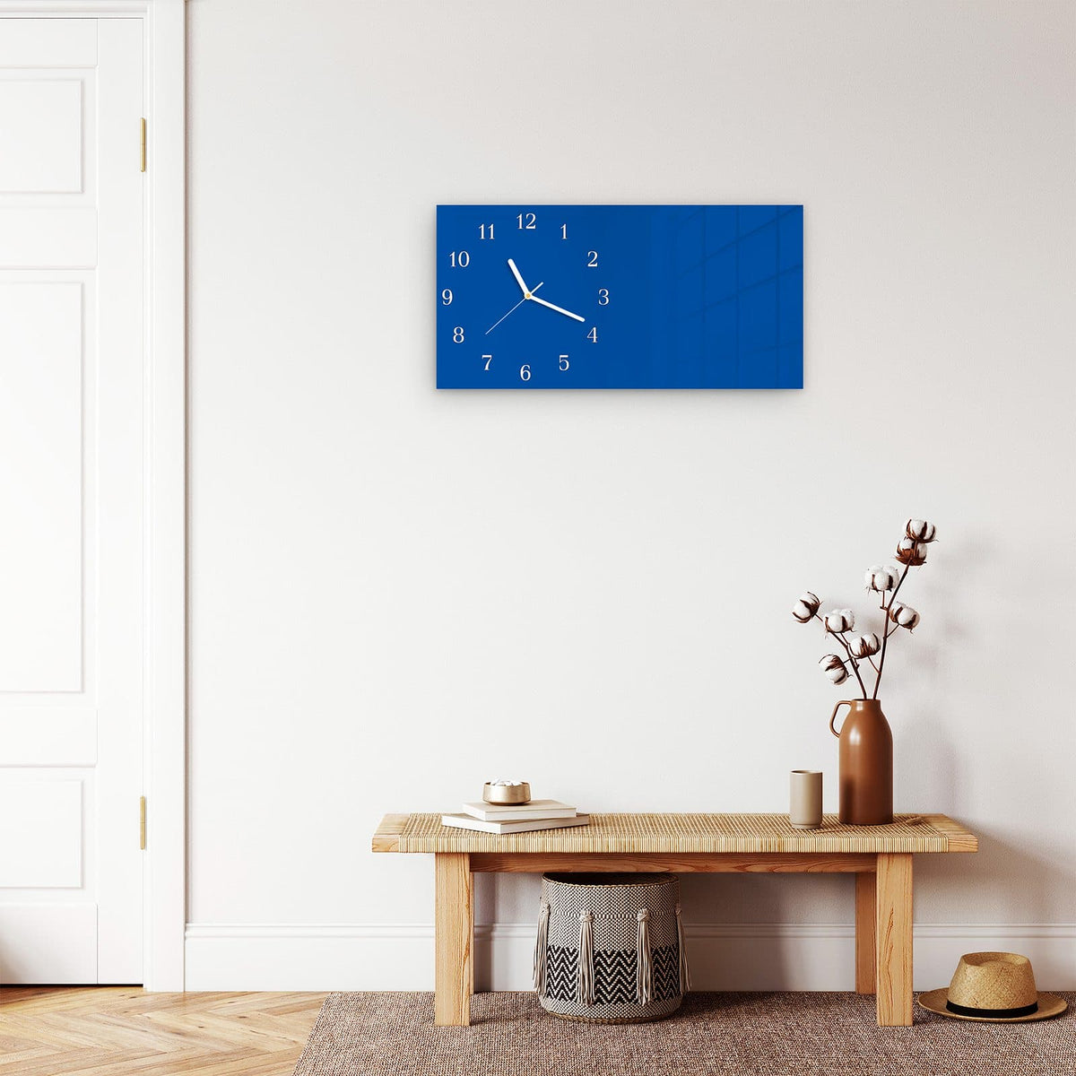 Moderne Wanduhr aus Glas mit Farbtiefe – Wanduhr Dunkelblauer Hintergrund III aus Glas – Querformat 60 × 30 cm