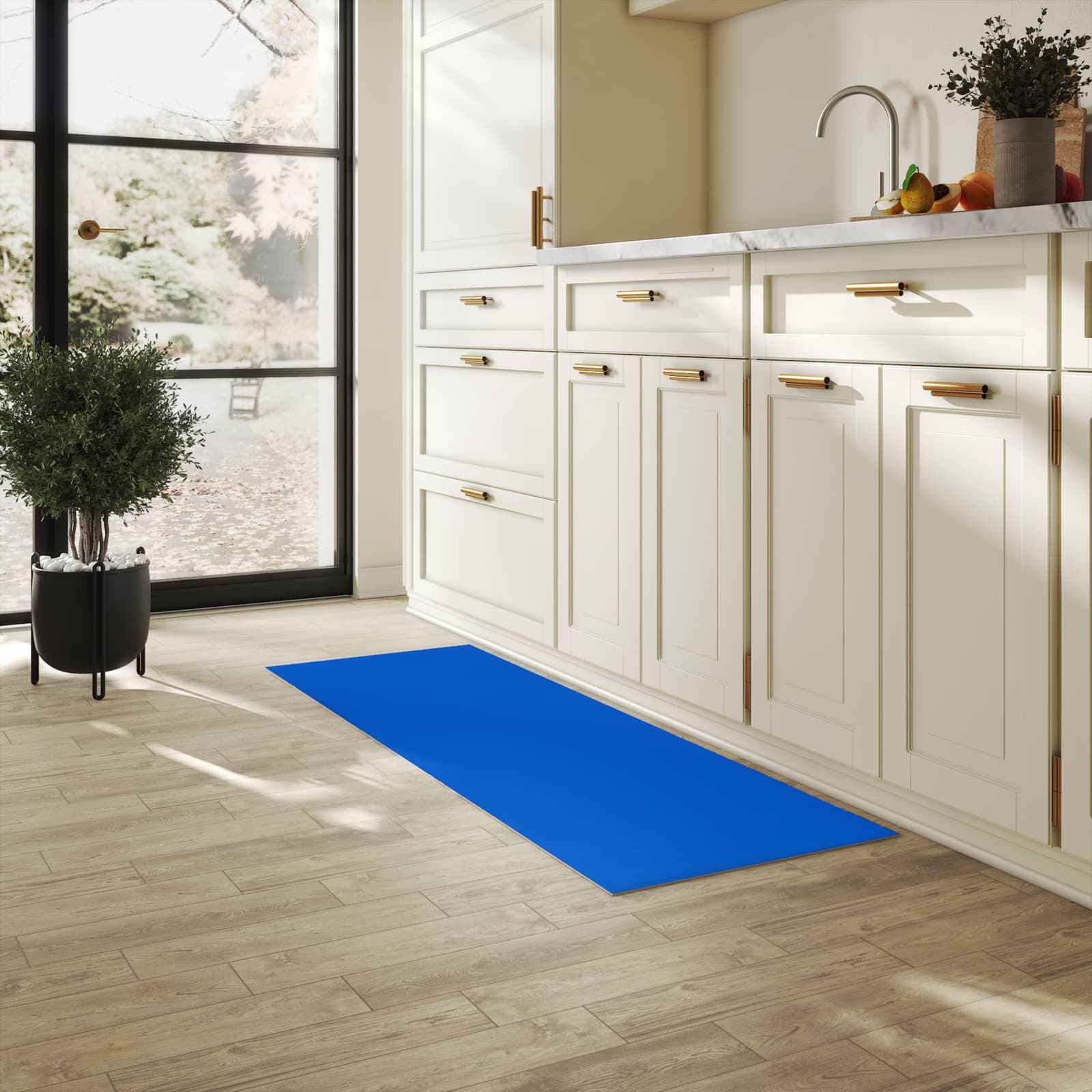Fleckenresistenter waschbarer Läufer mit Motiv Blauer Hintergrund I in heller Küche
