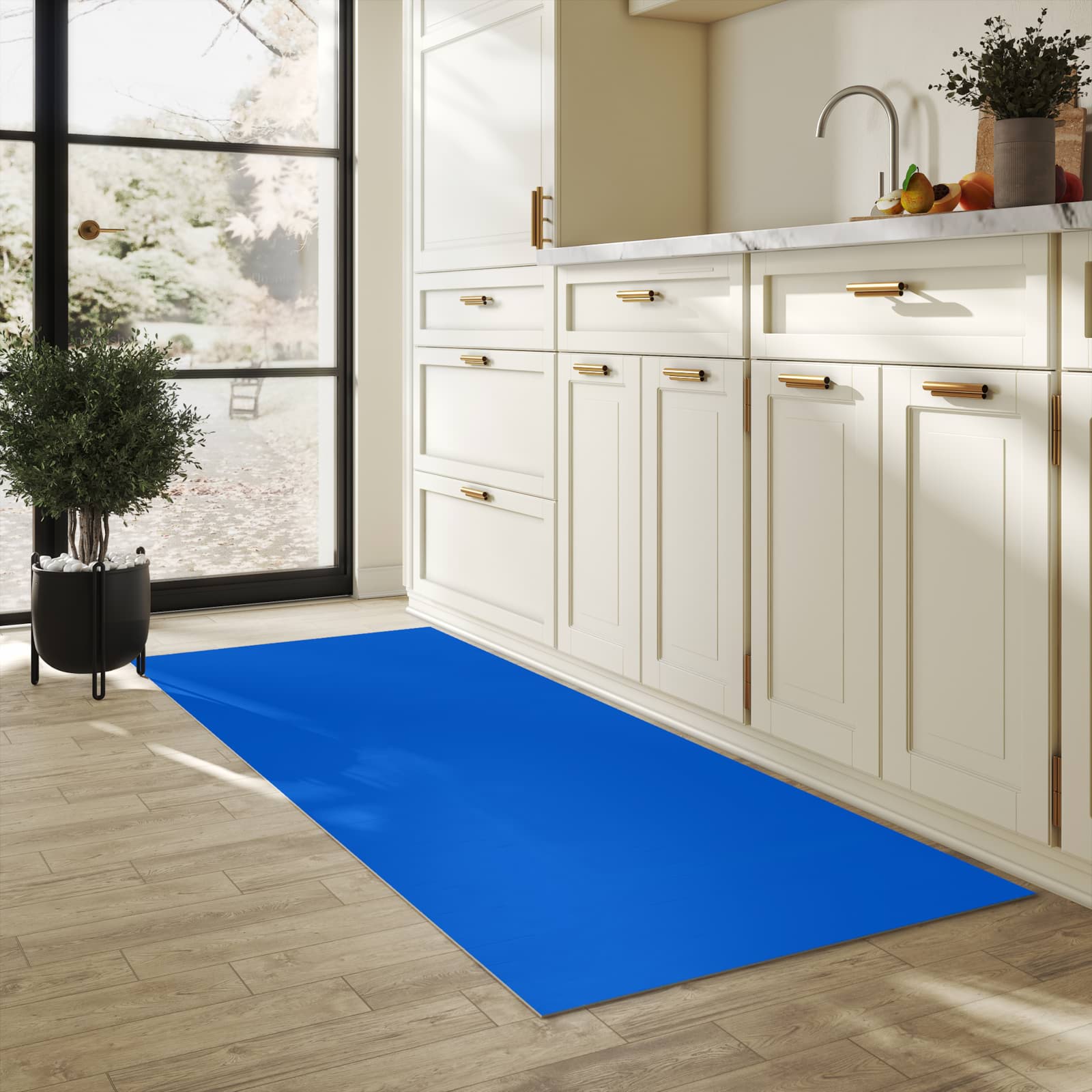 Hygienischer rutschfester Küchenteppich mit Motiv Blauer Hintergrund I in heller Küche