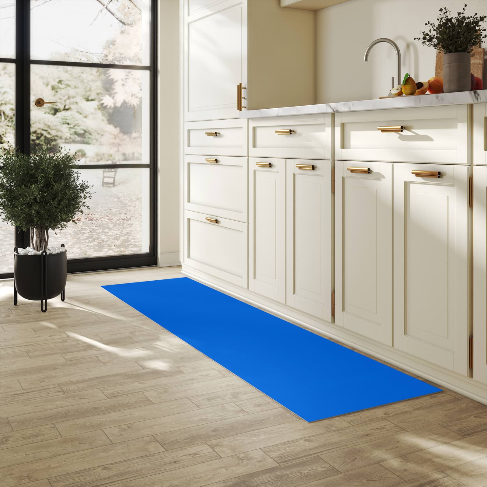 Bodenschonender Küchenteppich mit Motiv Blauer Hintergrund II in heller Küche