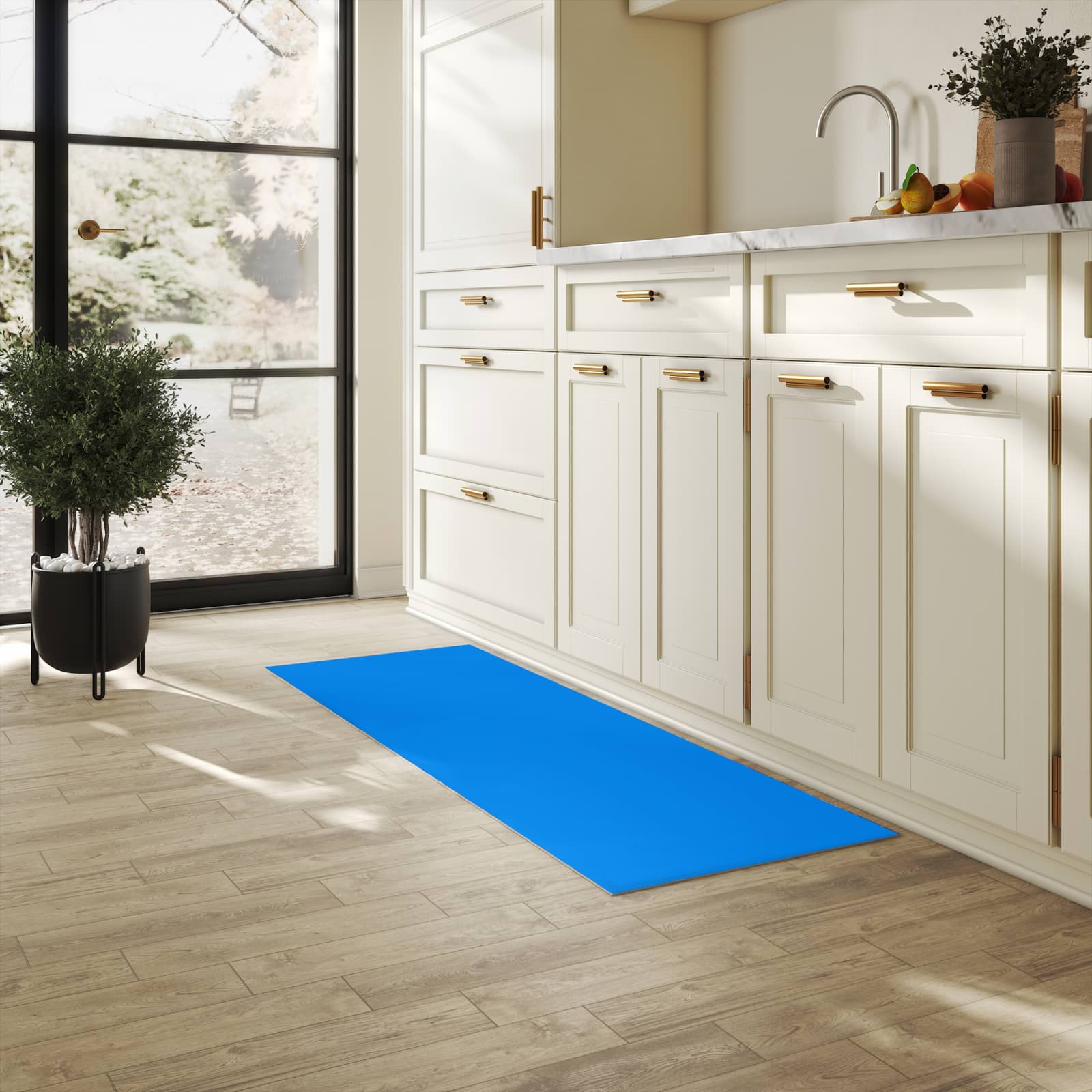 Geruchsneutraler rutschfester Küchenläufer mit Motiv Hellblauer Hintergrund I in heller Küche