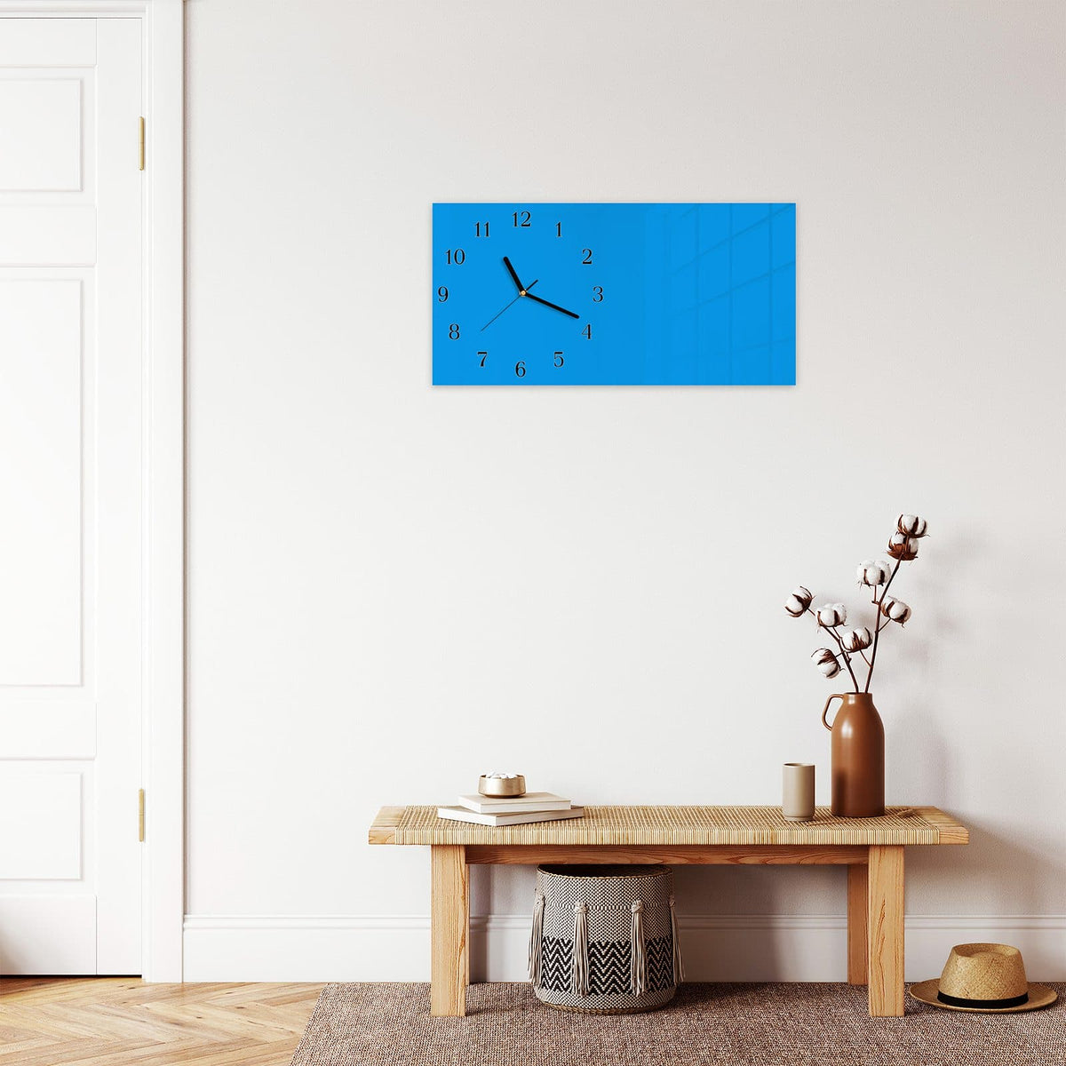 Moderne Wanduhr aus Glas mit Farbtiefe – Wanduhr Hellblauer Hintergrund II aus Glas – Querformat 60 × 30 cm