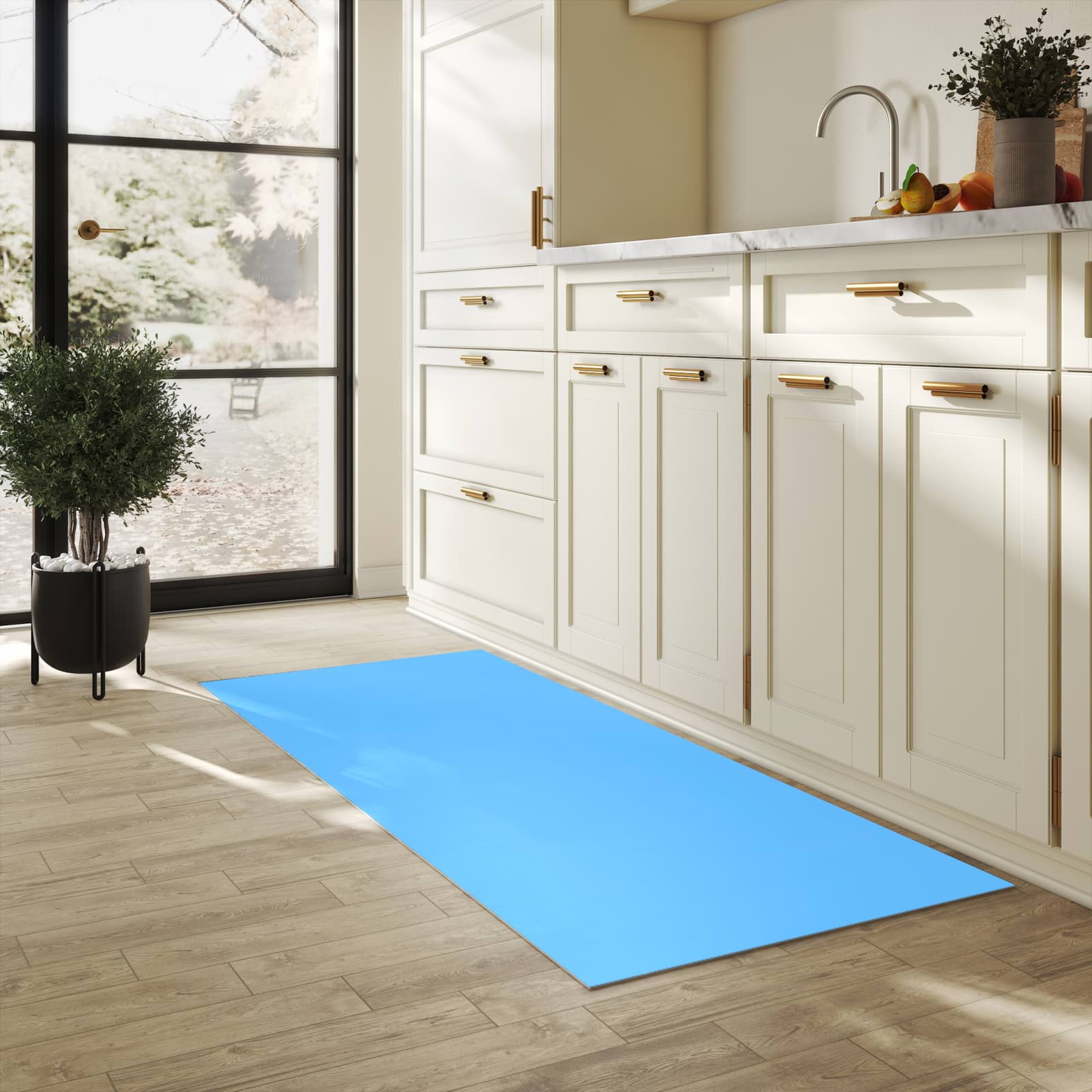 Dünner waschbarer Küchenteppich mit Motiv Himmelblauer Hintergrund für angenehme Haptik in heller Küche