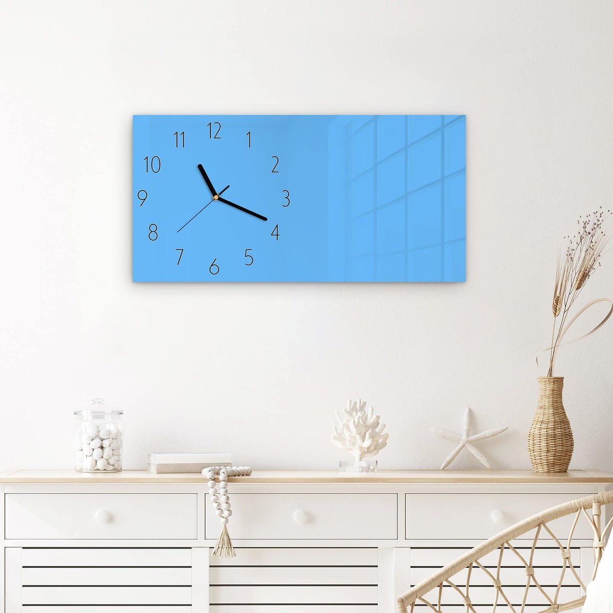 Wanduhr Himmelblauer Hintergrund aus Glas – Querformat 60 × 30 cm – Himmelblau als reine Farbfläche
