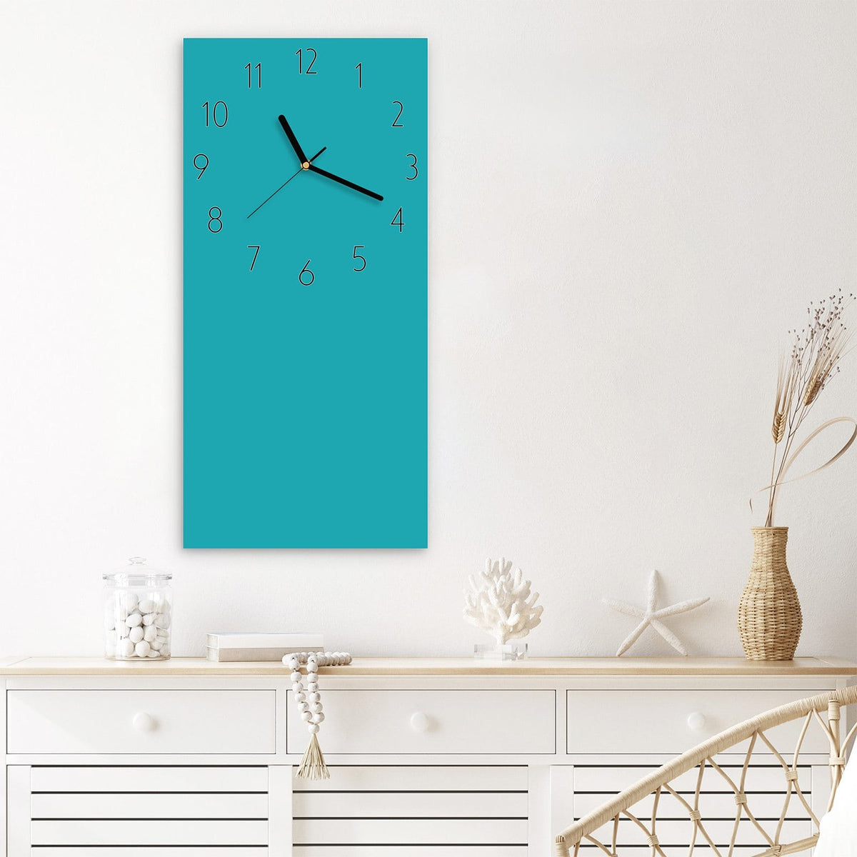 Wanduhr Lagunentürkis aus Glas – Hochformat 30 × 60 cm – Einfarbiges Türkis ohne Ablenkung