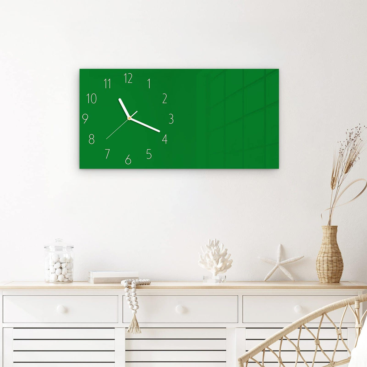 Wanduhr Grüner Hintergrund II aus Glas – Querformat 60 × 30 cm – Einfarbiges Grün in reiner Form