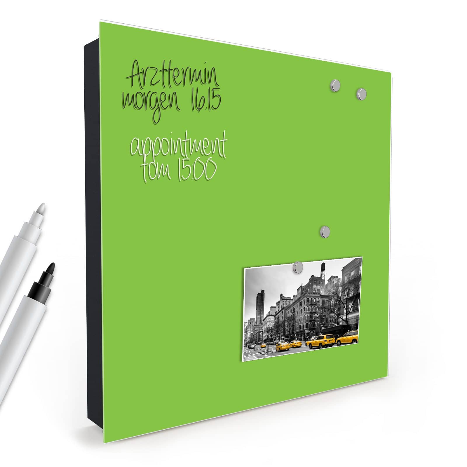 Pflegeleichtes Schlüsselboard mit Motiv Hellgrüner Hintergrund in schräger Produktansicht mit Zubehör