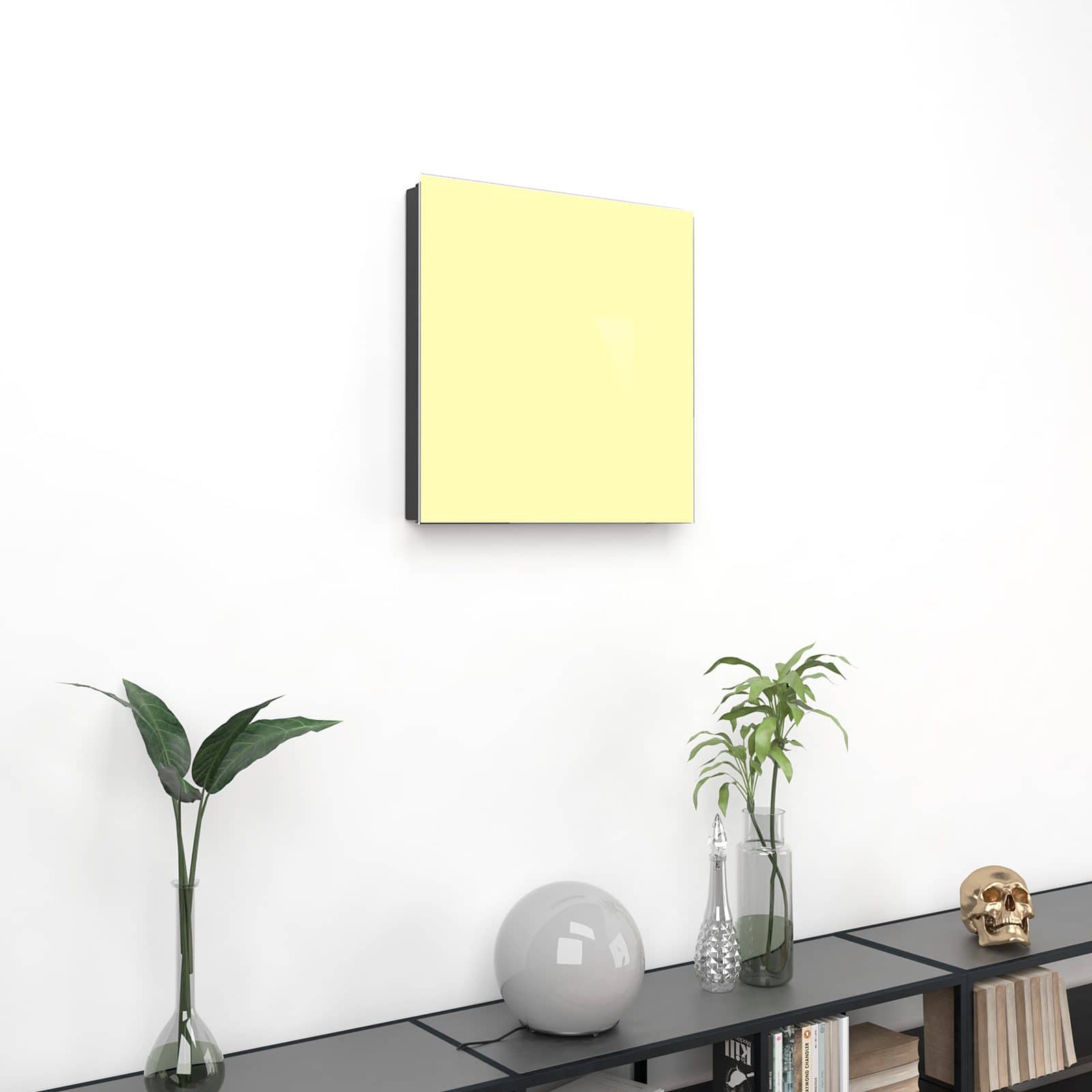 Komfortables Schlüsselboard mit Motiv Cremefarbener Hintergrund an Wand im Wohnzimmer