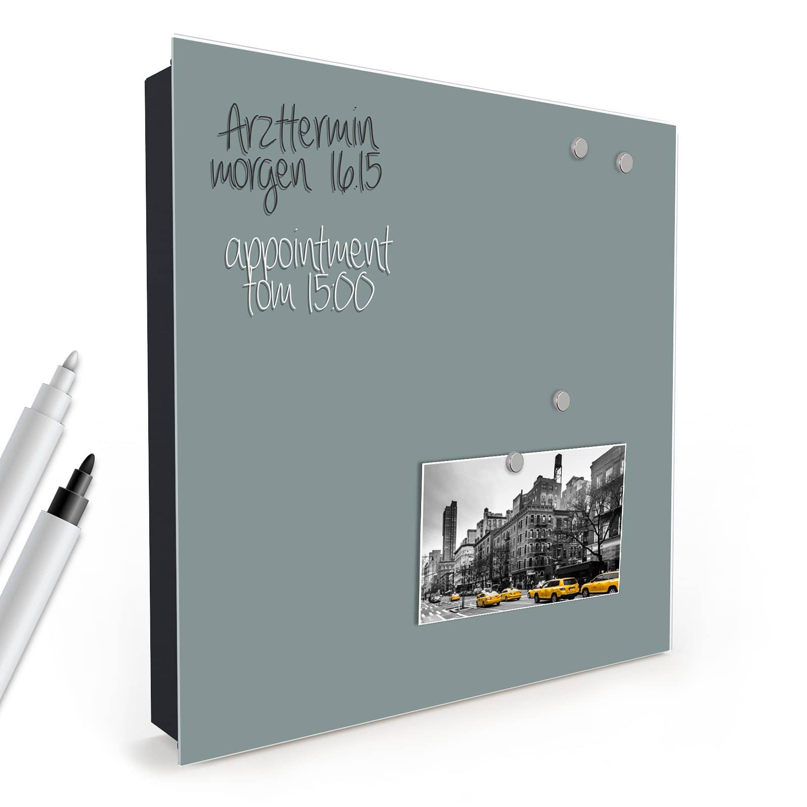 Handgefertigter vintage Schlüsselkasten mit Motiv Grauer Hintergrund I in schräger Produktansicht mit Zubehör