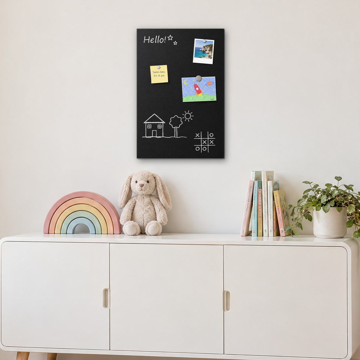 Kreidetafel 40 × 60 cm im Kinderzimmer zum Malen und für Magnete