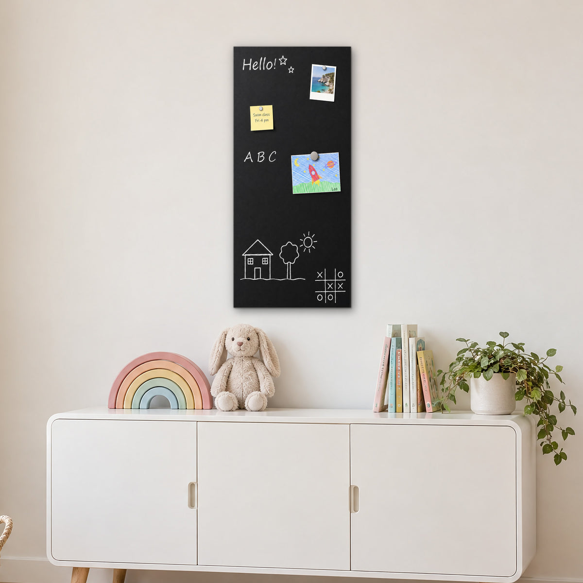 Kreidetafel 40 × 90 cm im Kinderzimmer zum Malen und für Magnete