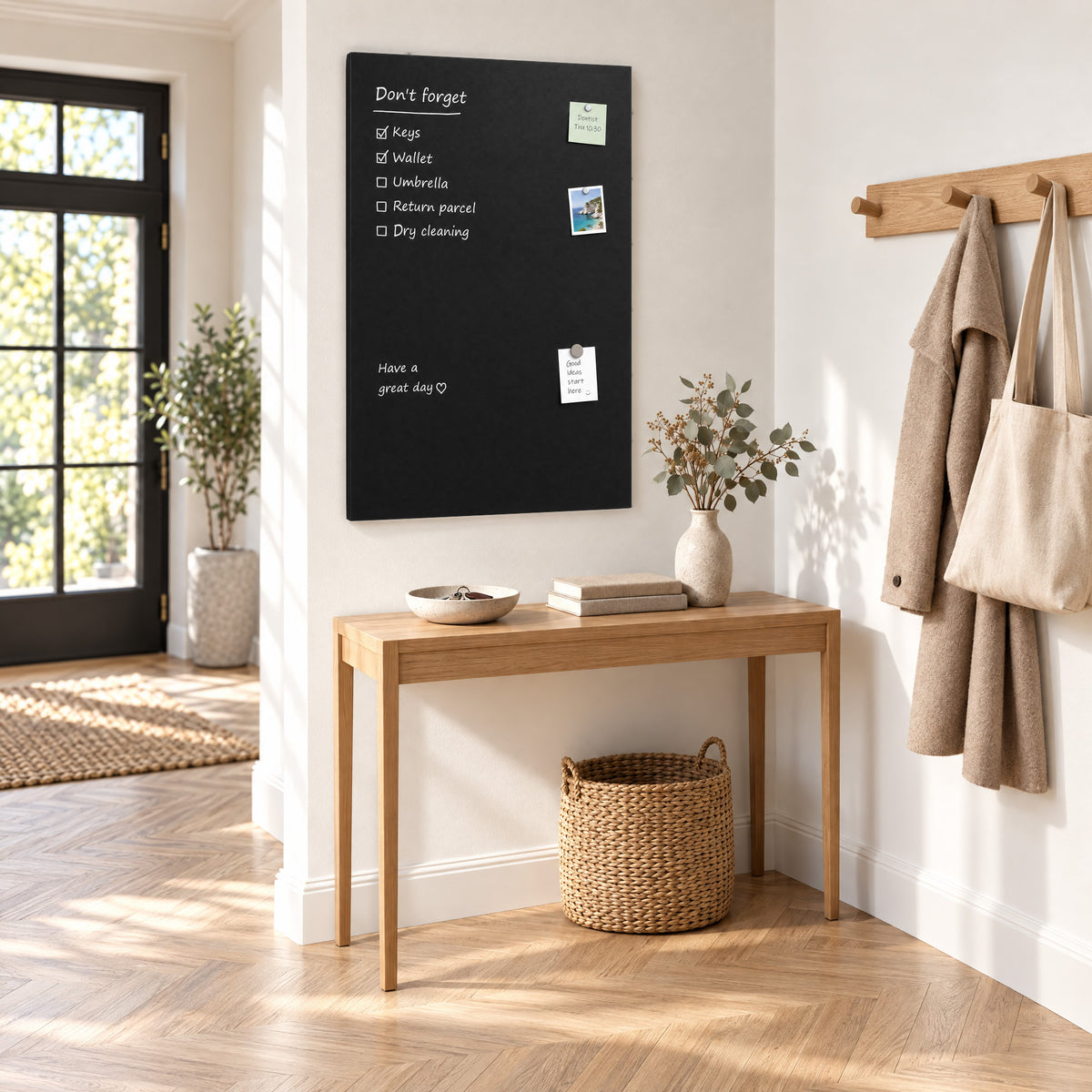 Magnetische Kreidetafel 60 × 90 cm im Flur als Familien-Pinnwand