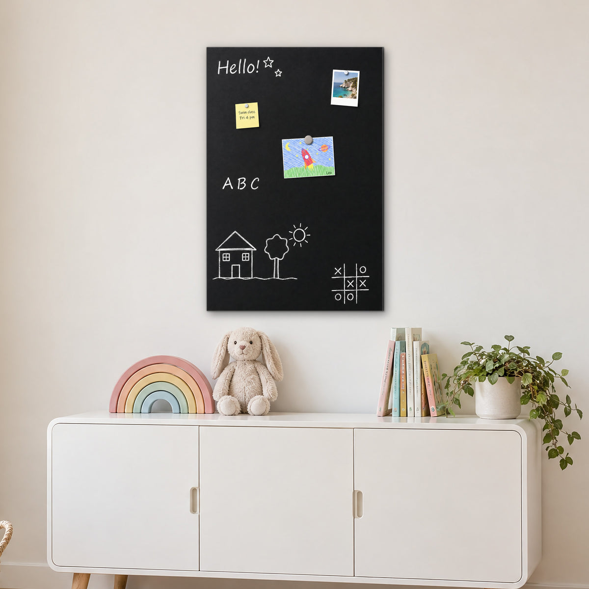 Kreidetafel 60 × 90 cm im Kinderzimmer zum Malen und für Magnete
